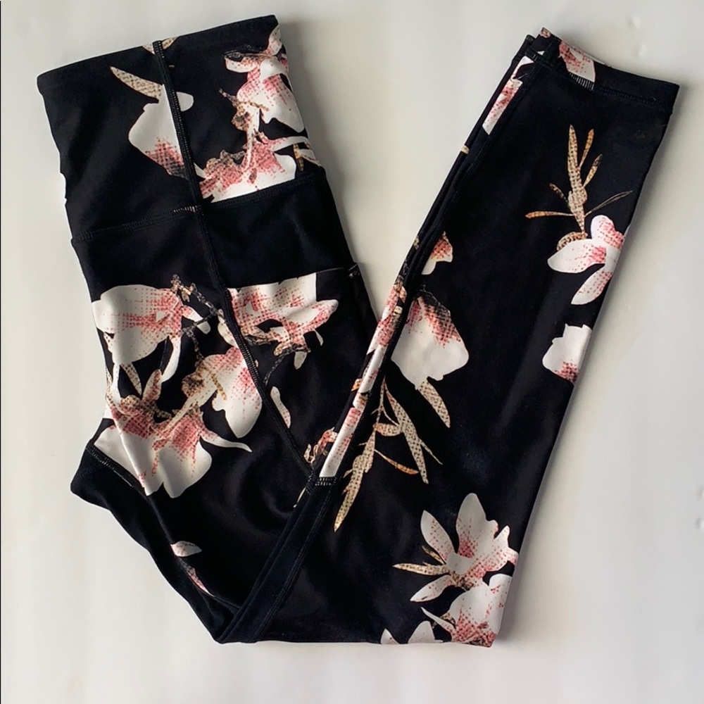 Athleta Floral Salutation Stash Pocket 7/8 Tight
